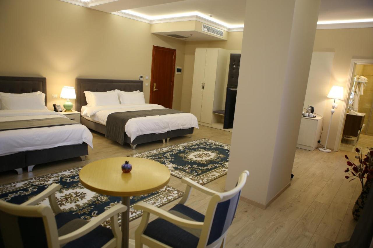 Hotel Colombo Berat Zewnętrze zdjęcie A room at the hotel